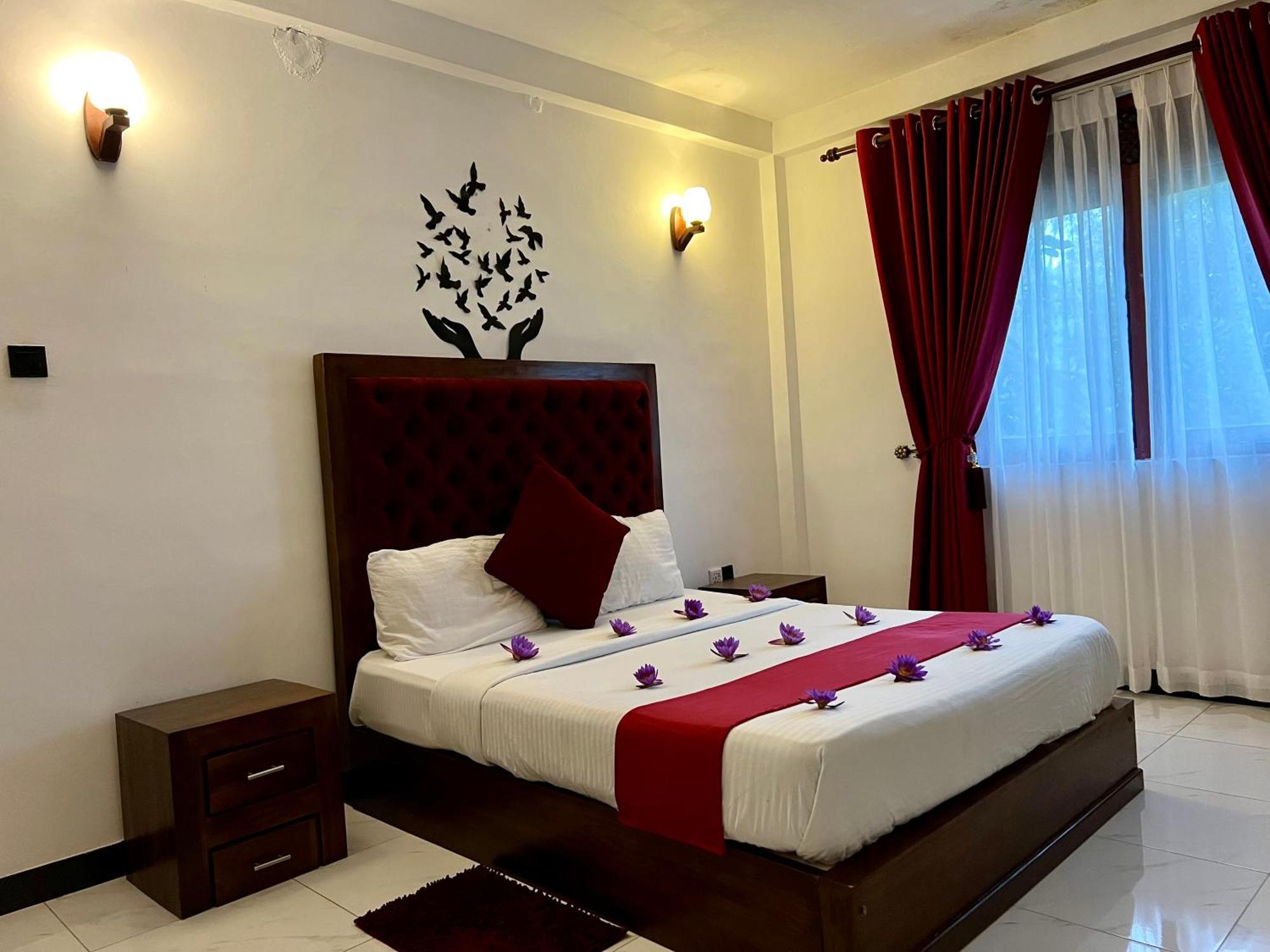 Heaven Breeze Hotel แคนดี้ ภายนอก รูปภาพ