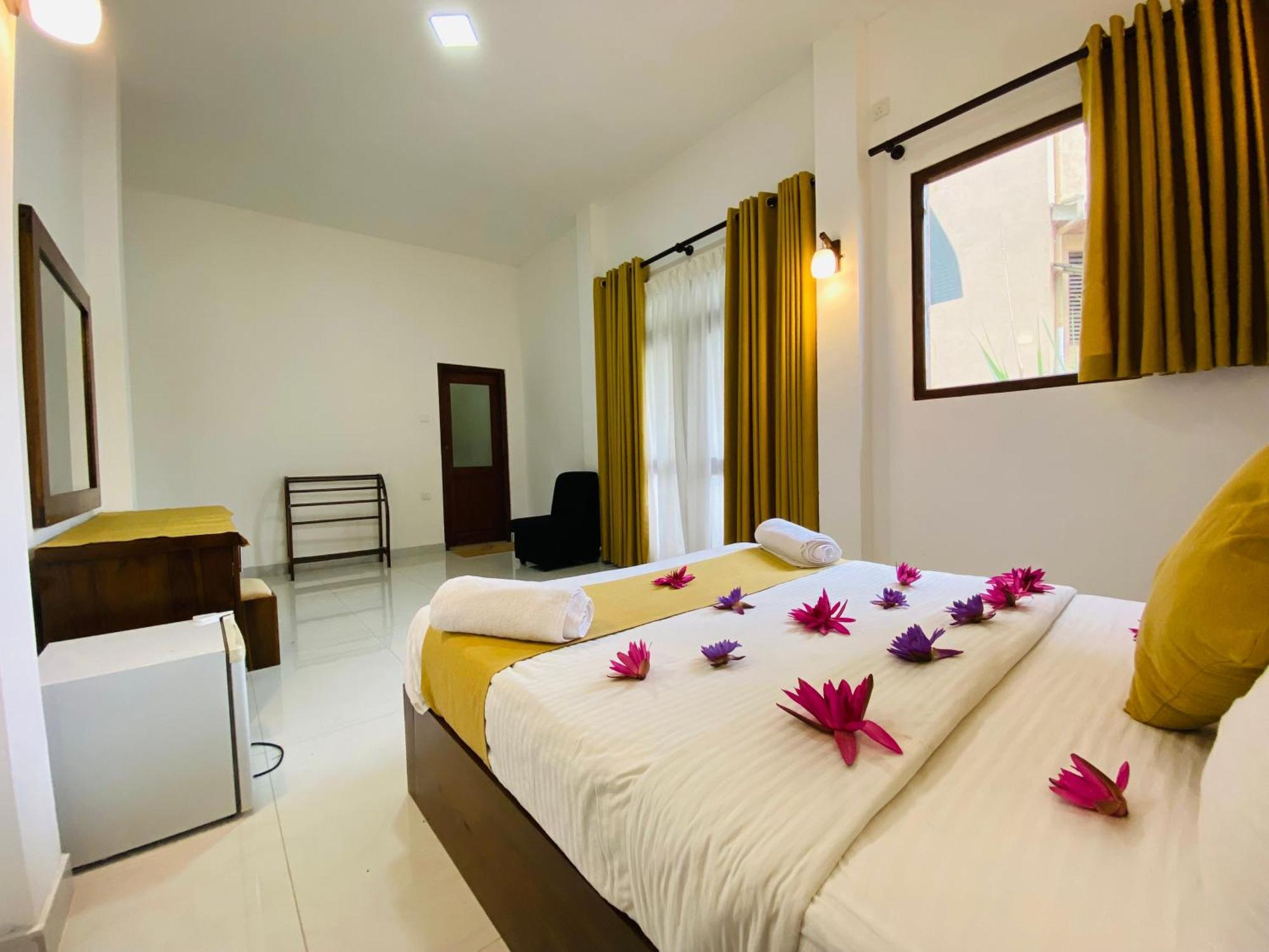 Heaven Breeze Hotel แคนดี้ ภายนอก รูปภาพ